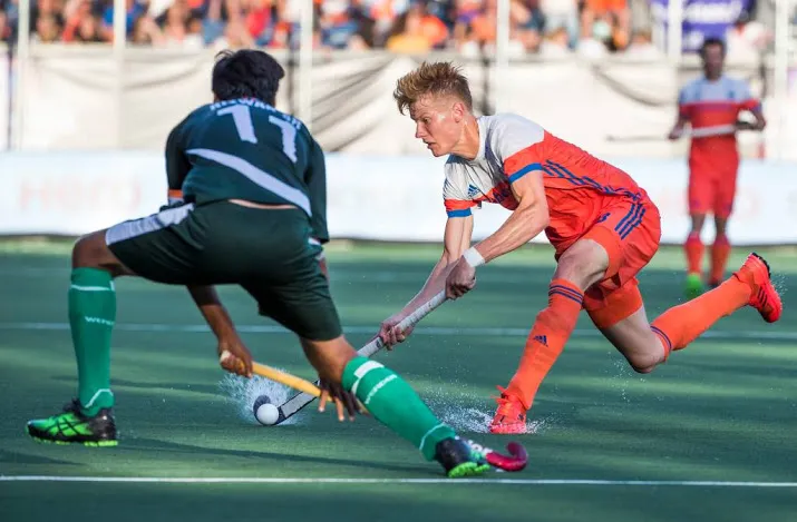 de mol vervangt de wijn bij wk hockey