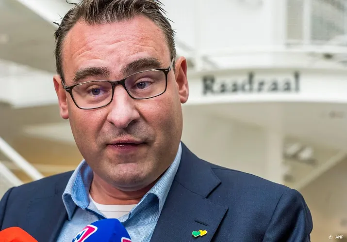 de mos weer fractievoorzitter in haagse raad