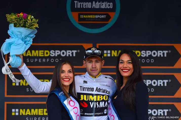 de plus grijpt eindzege in binckbank tour