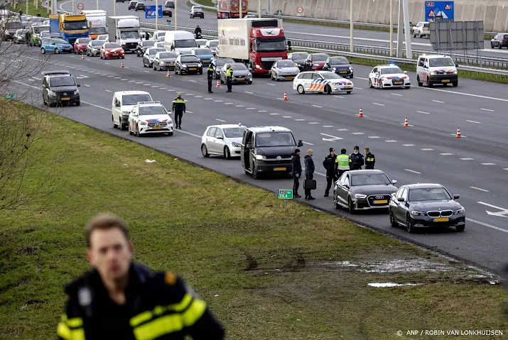 de telegraaf is blij met politieoptreden incident van den heuvel