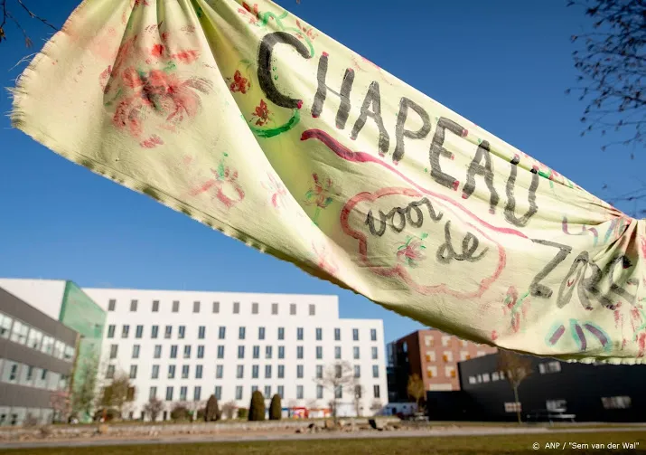 de vlag uit als waardering voor mensen in cruciale beroepen