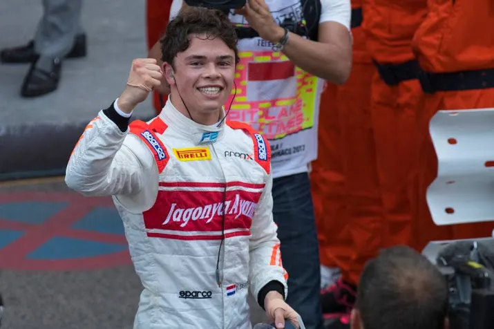 de vries wint sprintrace in formule 2