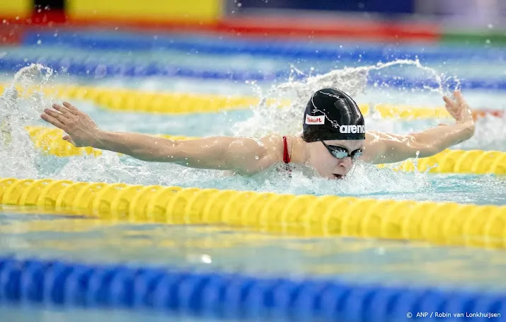 de waard op wk zwemmen als vierde naar halve finales 50 vlinder