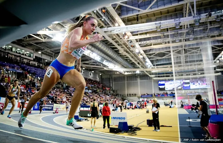 de witte door naar finale 400 meter