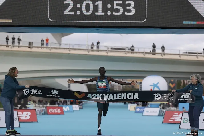 debutant kiptum wint marathon valencia met vierde tijd ooit
