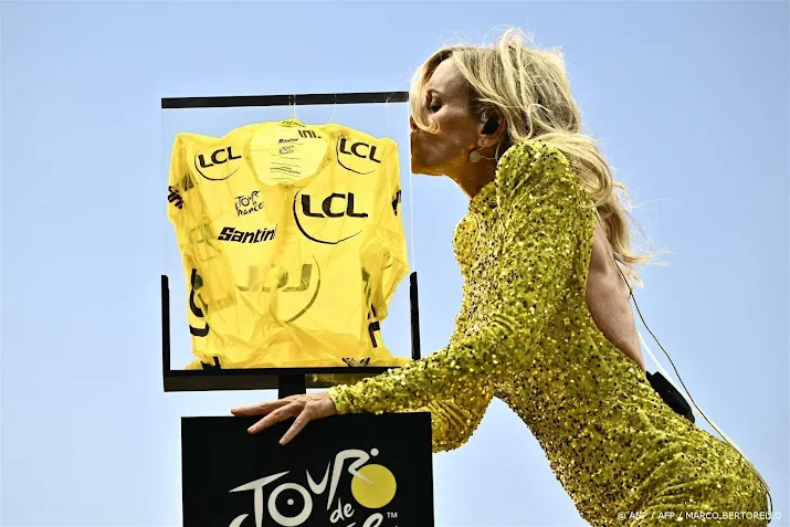 debutant van den broek stapt in tour andere wereld binnen