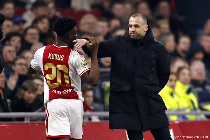 debuut als trainer in de arena geeft heitinga gevoel van trots
