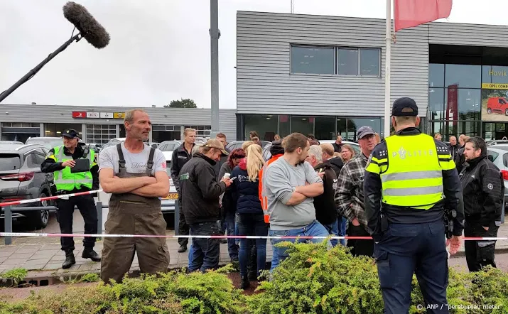 deel demonstrerende boeren vrijgelaten na actie in wijster