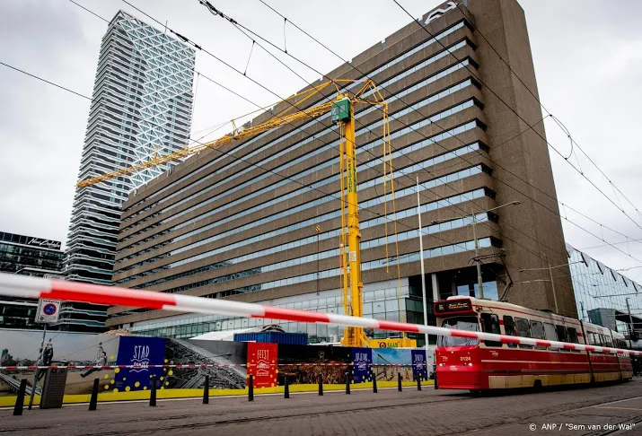 deel den haag centraal ontruimd om instabiele hijskraan