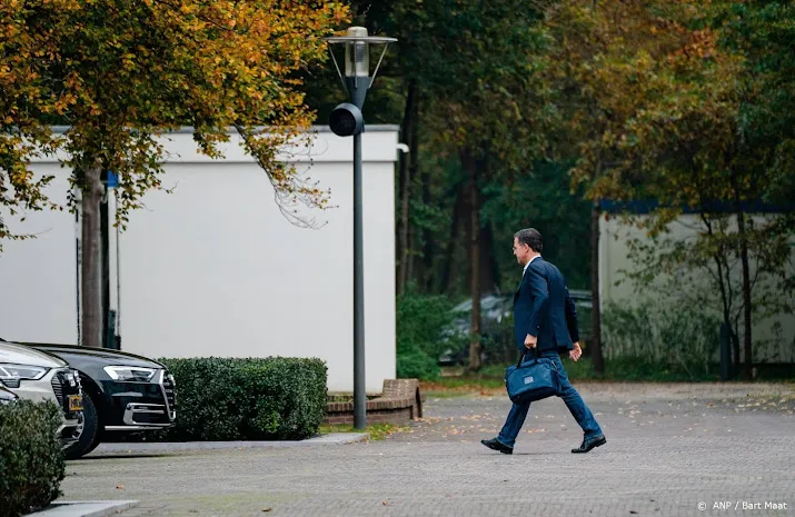 deel kabinet overlegt op het catshuis over avondlockdown