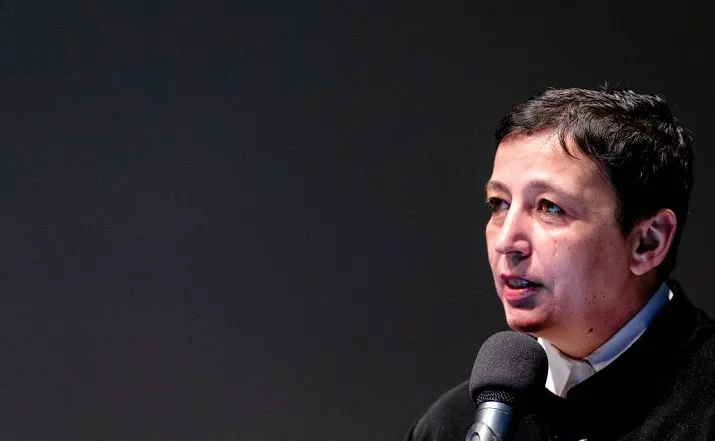 deel kunstwereld wil ruf terug bij stedelijk