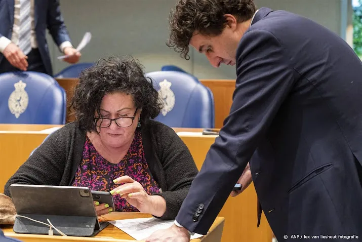 deel oppositie overlegt vooraf aan debat over strategie