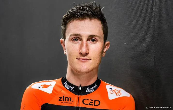 deens wielerteam legt vijf nederlanders vast