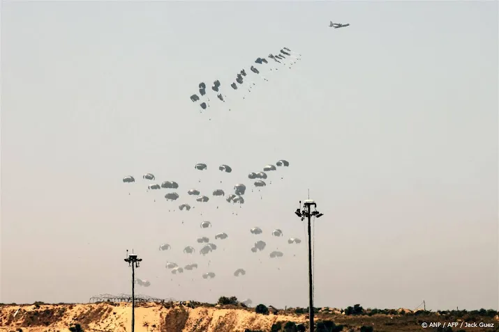 defensie gooit opnieuw voedselpakketten af boven noorden van gaza