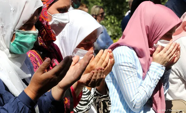 defensie op zoek naar beelden van srebrenica