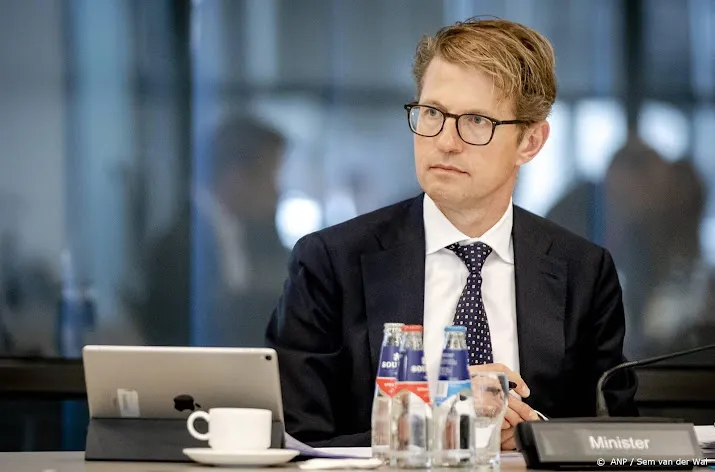 dekker kijken naar regels rond advocatuur voor zware criminelen