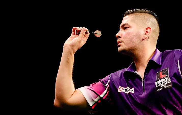 dekker schakelt darter klaasen uit op wk