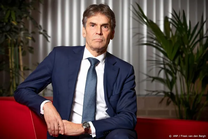 dekker schoof had beter meer afstand gehouden