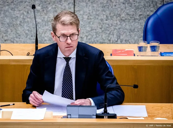 dekker verleent met tegenzin gratie aan moordenaar t koetsiertje
