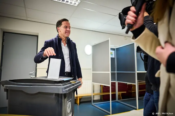 demissionair premier mark rutte vvd brengt stem uit