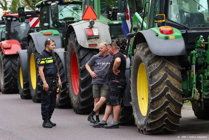 demonstranten blokkeren snelwegen na oproep boerenactiegroep
