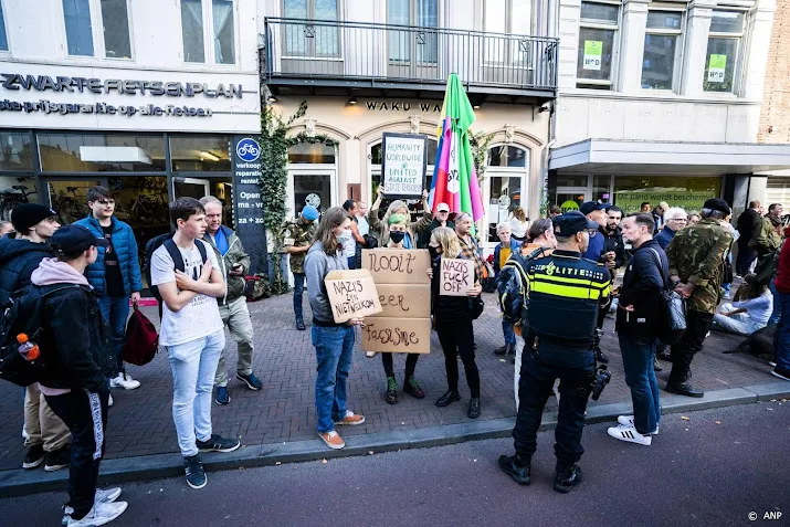 demonstratie bij waku waku moet van gemeente naar jaarbeursplein