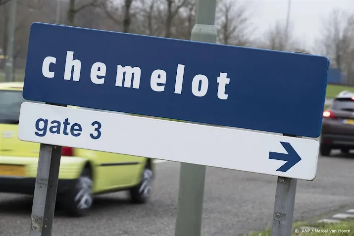 demonstratie bij waterschap limburg om lozingen chemelot in maas