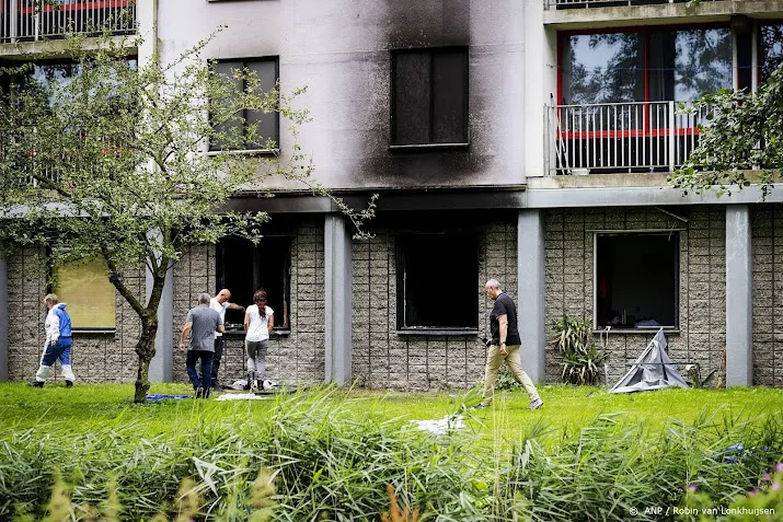demonstratie tegen anti lhbti geweld na flatbrand in amsterdam