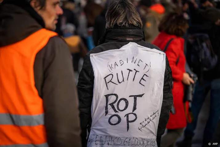 demonstratie tegen kabinetsbeleid zondag in westerpark amsterdam