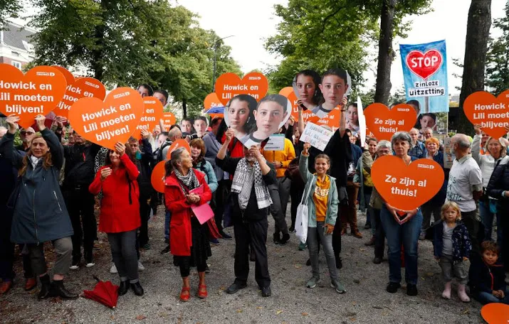 demonstratie tegen uitzetting lili en howick