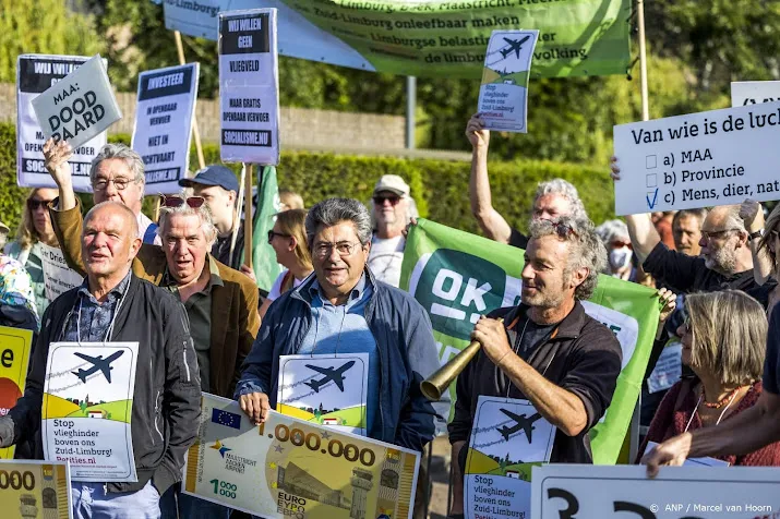demonstraties bij limburgs gouvernement om vliegveld