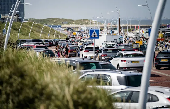 den haag kom niet met de auto naar het strand