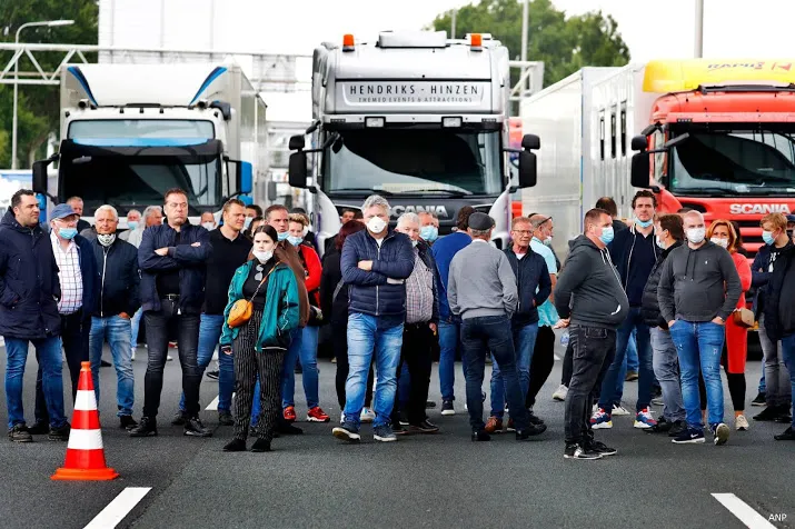 den haag laat meer wagens toe bij protest kermisexploitanten
