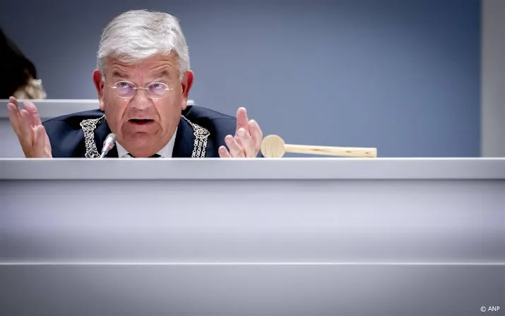 den haag moeilijk optreden tegen projecties op gebouwen