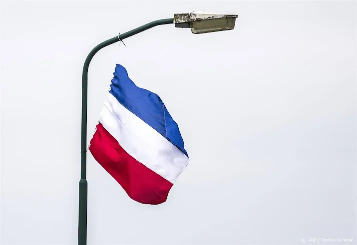 den haag roept op protestvlaggen goed te hangen voor 4 en 5 mei