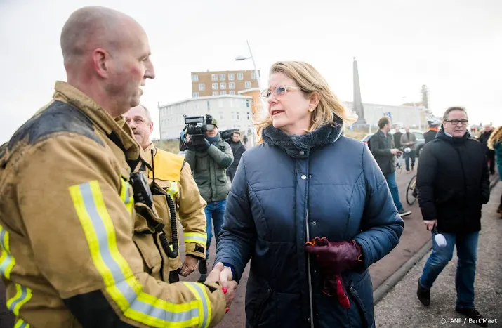 den haag zestig schademeldingen na vonkregen