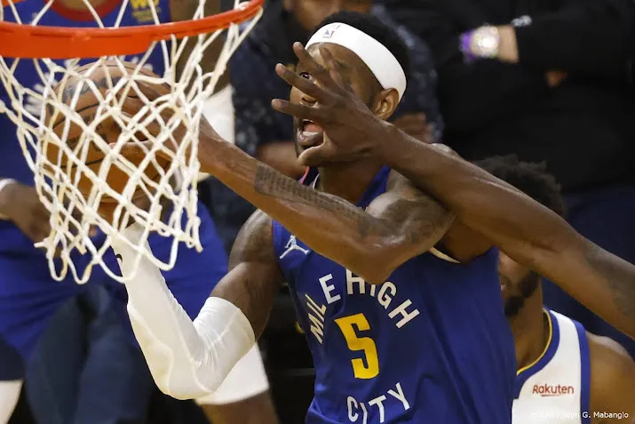 denver nuggets wint in nba dankzij driepunter in slotseconde