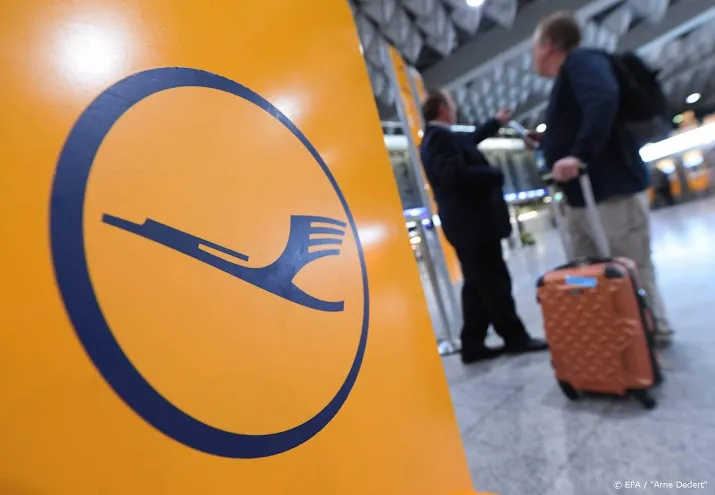 der spiegel cabinepersoneel dreigt met stakingen bij lufthansa