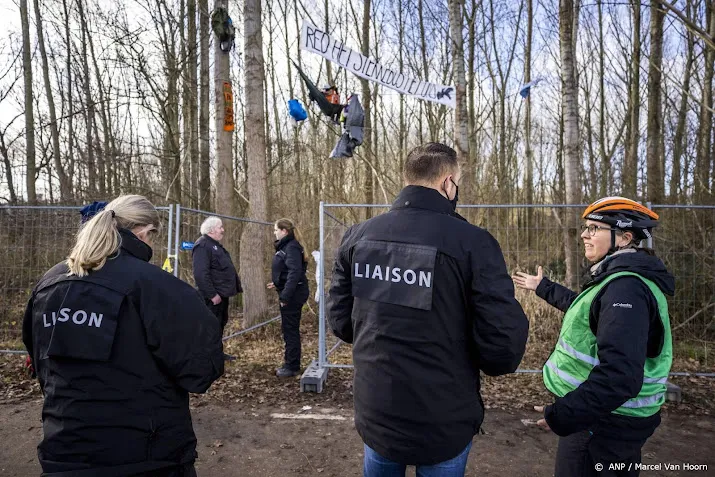 derde bezetter dringt door in sterrebos bij vdl nedcar