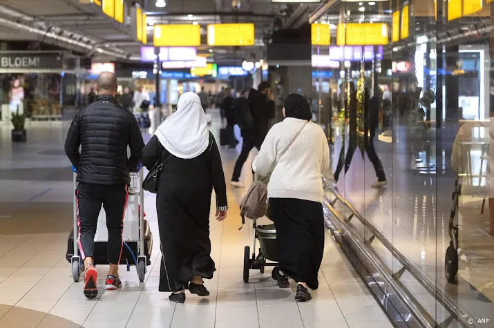 derde repatrieringsvlucht uit marokko landt zondag op schiphol