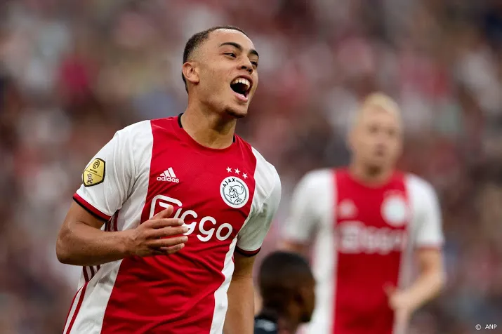 dest maakt officieel debuut voor vs met zege