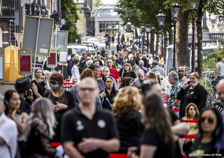deuren carre open voor afscheid peter r de vries