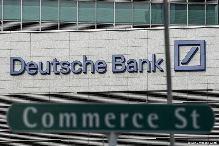 deutsche bank verwacht jonge zakenbankiers fulltime op kantoor