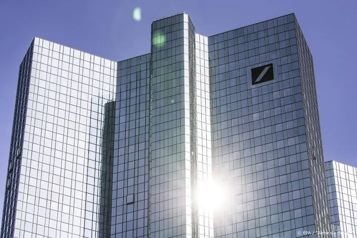 deutsche bank vult stroppenpot verder aan