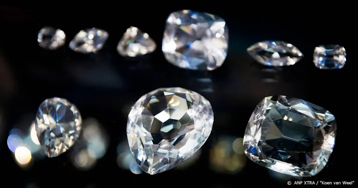 diamant van 40 000 euro gestolen uit amsterdamse juwelierszaak