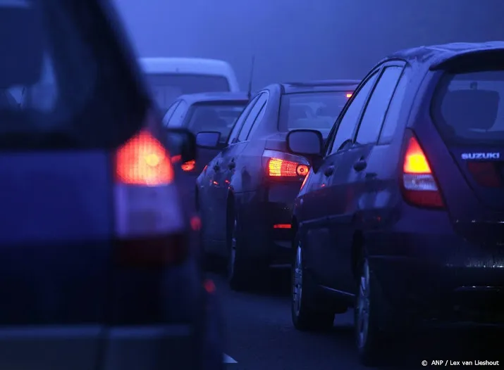dichte mist zuiden en zuidwesten maandagavond sneeuw in oosten