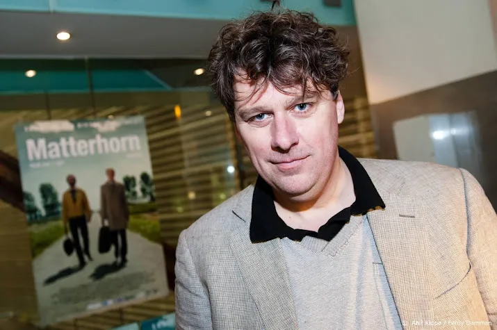 diederik ebbinge kapsalon theater gaat door ondanks handhaving