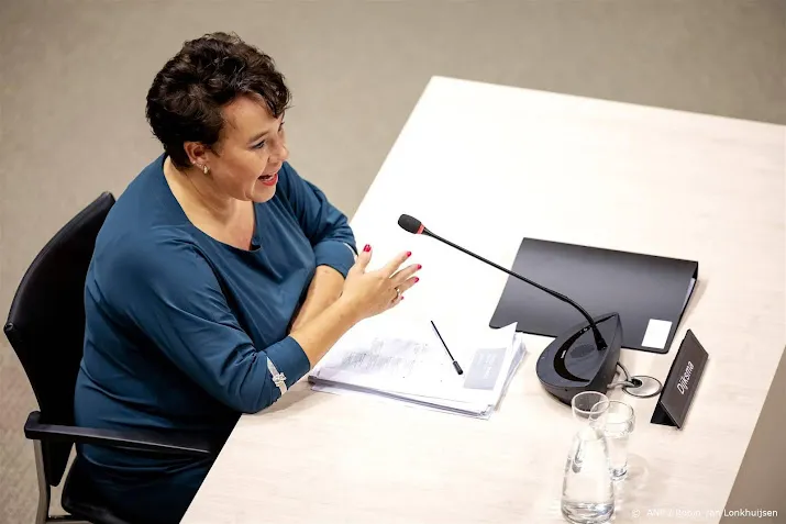 dijksma doorstroom oekrainers stokt door tekort aan opvangplekken