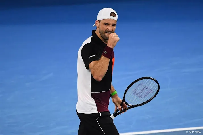 dimitrov verslaat murray in drie sets in brisbane
