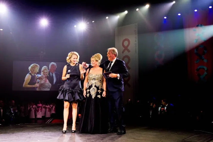 diner levert 6 ton op voor aidsbestrijding